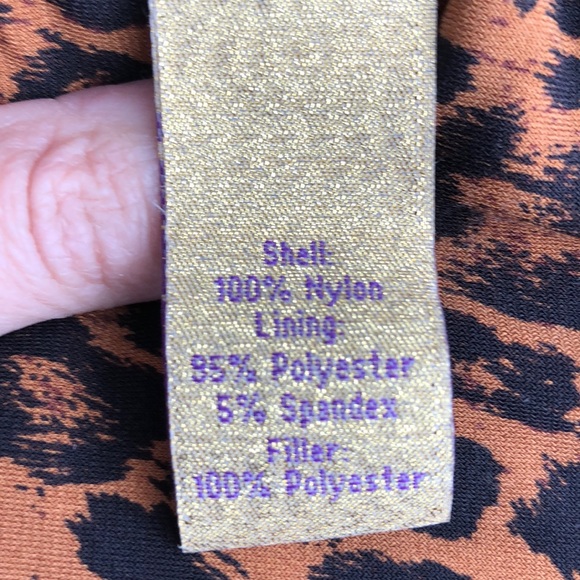 Sleek Princess Vera Wang vest - Picture 5 of 5